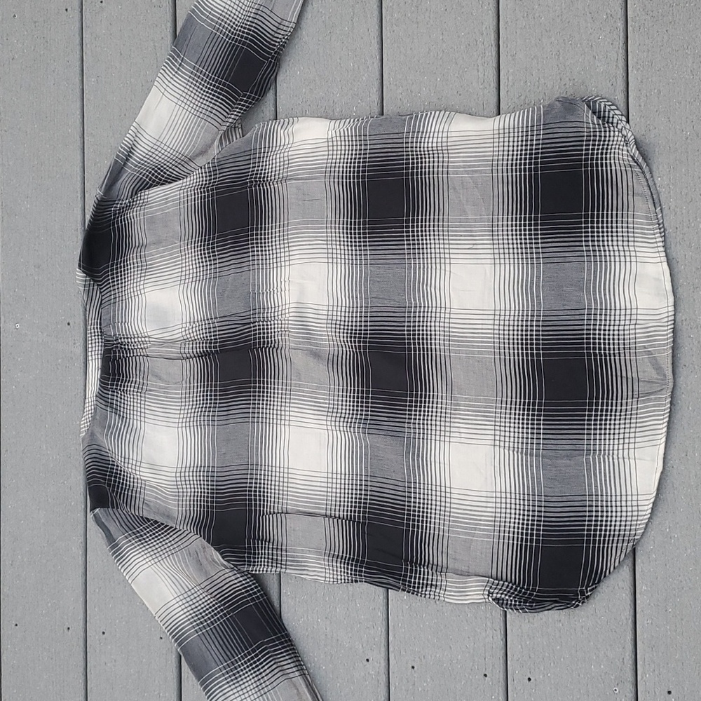 Loft Plaid Pattern Lightweight V-Neck Longsleeve … - image 6